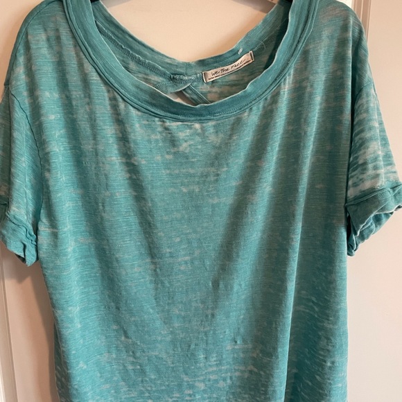 Free People Tops - Free People We The Free lagenlook top with cutout back NWT